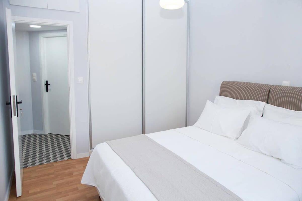 Fully Renovated, Modern Beauty In Central Athens! Exterior foto