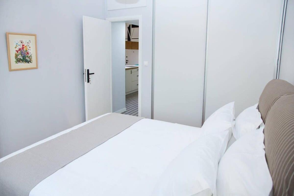 Fully Renovated, Modern Beauty In Central Athens! Exterior foto